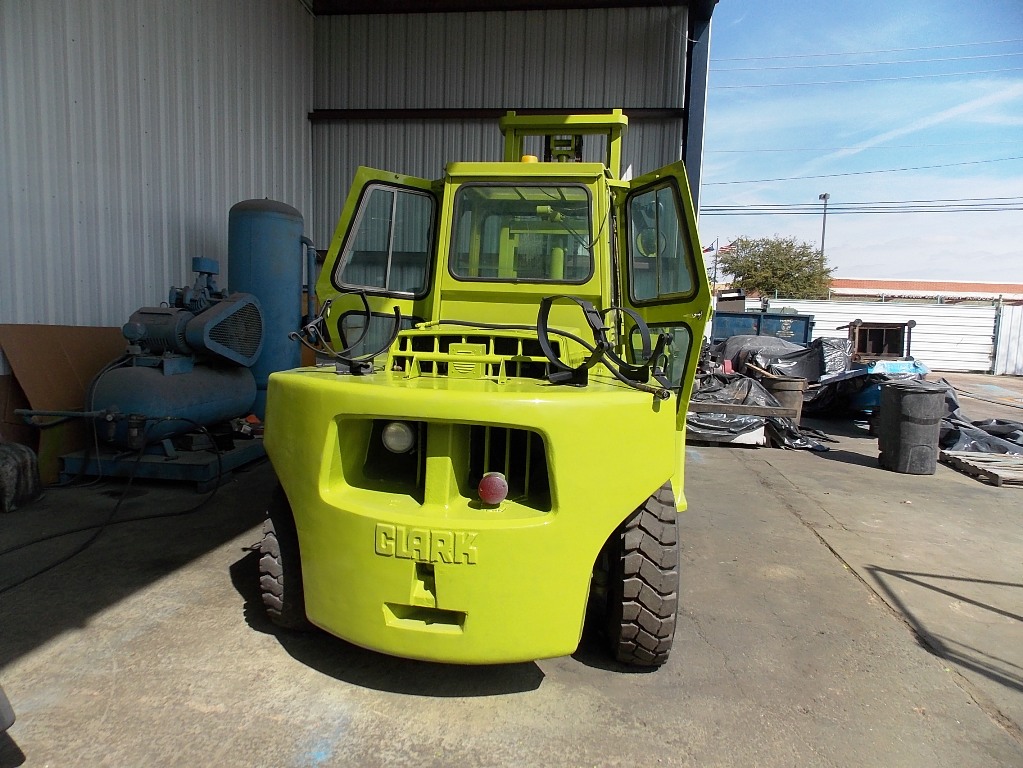 Clark 15000 dual pneaumatic tire forklift